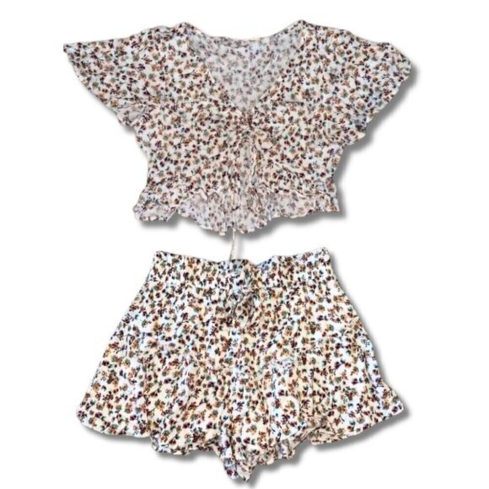 Illa illa white flowy floral crop top shorts set